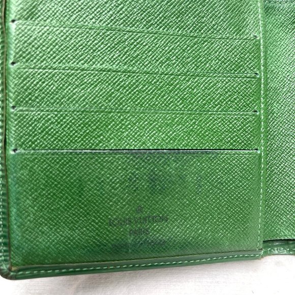 Auc Louis Vuitton Green Epi Leather Porte Billets Compact Wallet - Picture 6 of 12